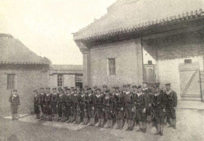 Haditengerészek az osztrák-magyar koncessziós területen, Tiencsinben. Fotó: Vasárnapi Újság/Szuk Géza/Arcanum