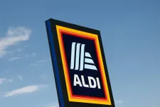 Egy év alatt harmadjára emel fizetést az Aldi