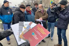 Petíciót vittek Pintér Sándornak, beengedték a tiltakozókat a Belügyminisztériumba