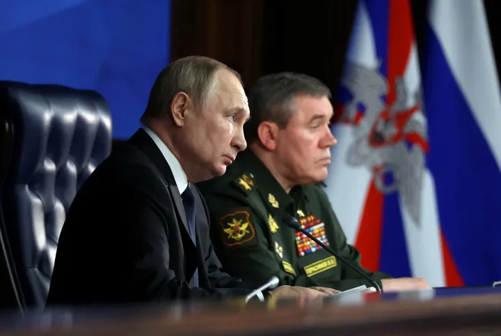 Vlagyimir Putyin orosz elnök az orosz Védelmi Minisztérium vezetésének éves ülésén Moszkvában december 21-én – Fotó: Sputnik /Mikhail Kuravlev/ Kremlin / Reuters