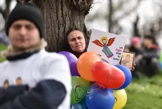 A román ortodox egyház tiltakozik az ellen, hogy a civilek az egészségbiztosító által fedezett abortuszhoz való jogért kampányolnak