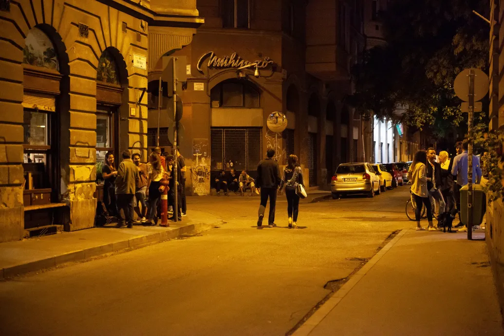 Erősít a rendőrség a bulinegyedben a hétvégéken és éjszakánként