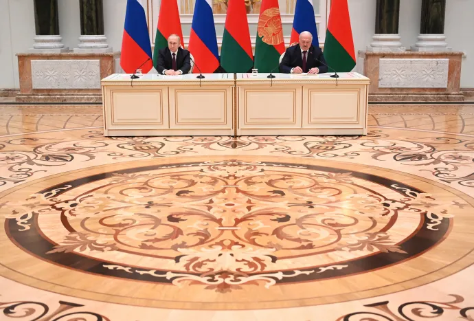Vlagyimir Putyin és Alekszandr Lukasenko közös sajtótájékoztatója Minszkben 2022. december 19-én – Fotó: Pavel Bednyakov / Kreml / Sputnik / Reuters