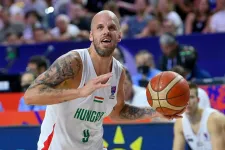 14,4 millióval tartozik volt menedzserének, ezért felfüggesztették a magyar válogatott kosaras nemzetközi játékjogát