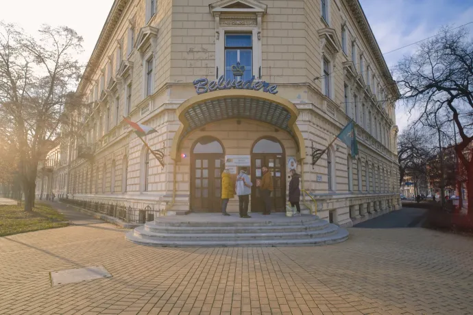 Fűtés nélkül, 12 fokban indul a munka reggelente egy szegedi állami irodaházban