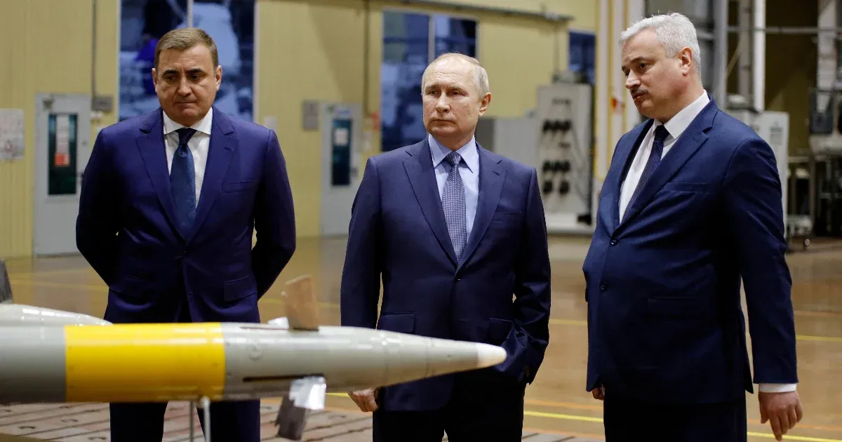 Putyin utasította az orosz hadiipar vezetőit, hogy adjanak meg a hadseregnek mindent, amit csak kér