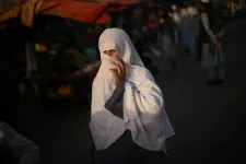 A tálibok megtiltották az afganisztáni nőknek, hogy civil szervezetekben dolgozzanak