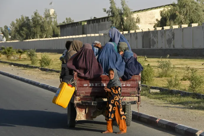 Öt nagy segélyszervezet függeszti fel afganisztáni tevékenységét a tálibok új, nőket érintő döntése miatt