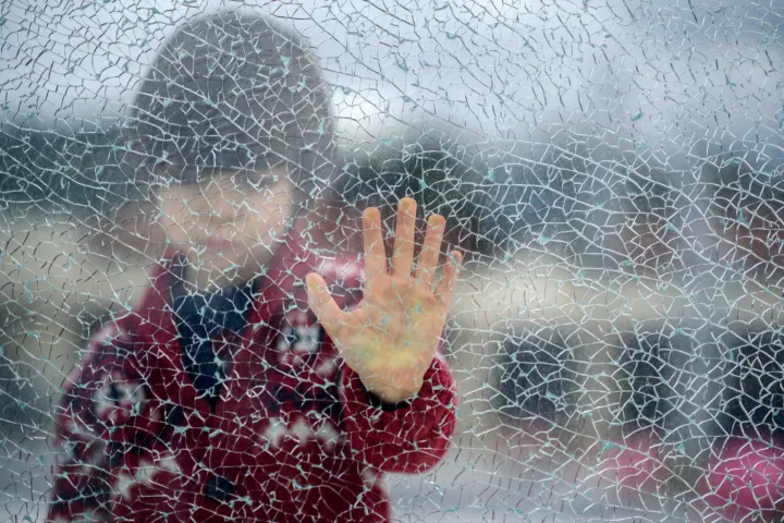 Több mint 75 ezer kiskorút hagytak itthon a külföldön munkát vállaló romániai szülők