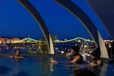 Hétvégi jegy kilenc- helyett tizenkétezer – akár 30 százalékkal is drágulnak a budapesti fürdőbelépők jövőre