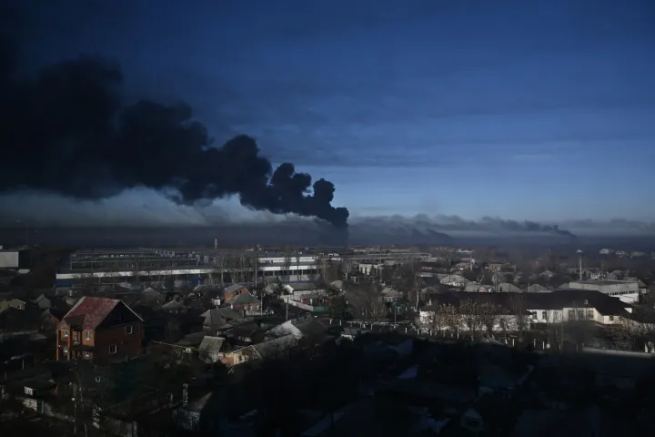 Baljós ukrajnai füstoszlopoktól a porzó Jangcéig – 2022 legfontosabb képei