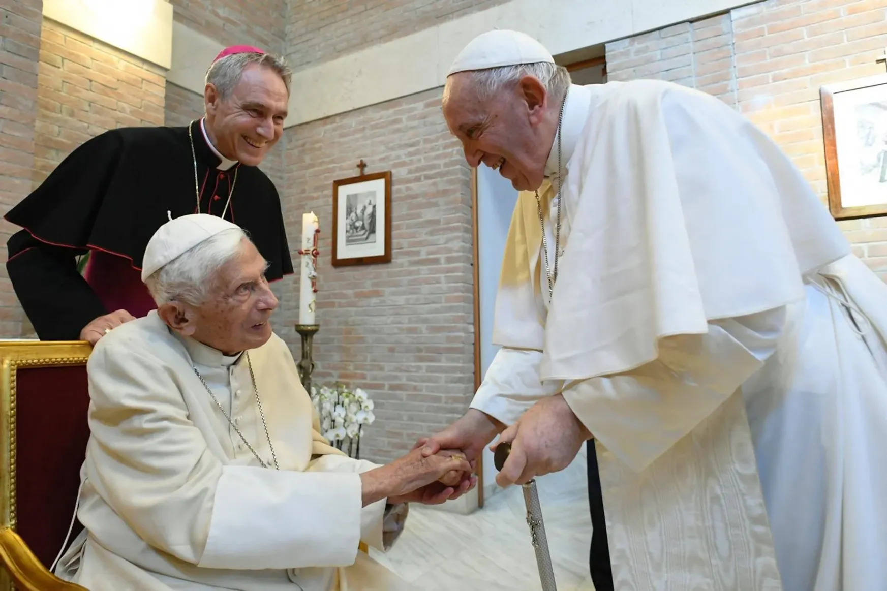 Ferenc pápa: XVI. Benedek nagyon beteg, imádkozzunk érte