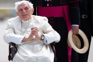 Ferenc pápa: XVI. Benedek nagyon beteg, imádkozzunk érte