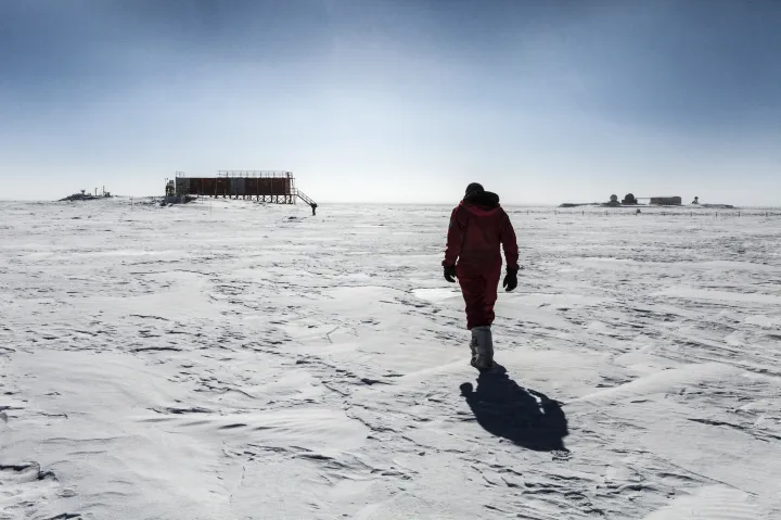 Tudós az antarrktiszi Concordia kutatóállomáson – Fotó: Francois Lepage / Hans Lucas / AFP