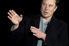 Elon Musk ámokfutásáról és kriptocsődökről is emlékezetes marad az idei év
