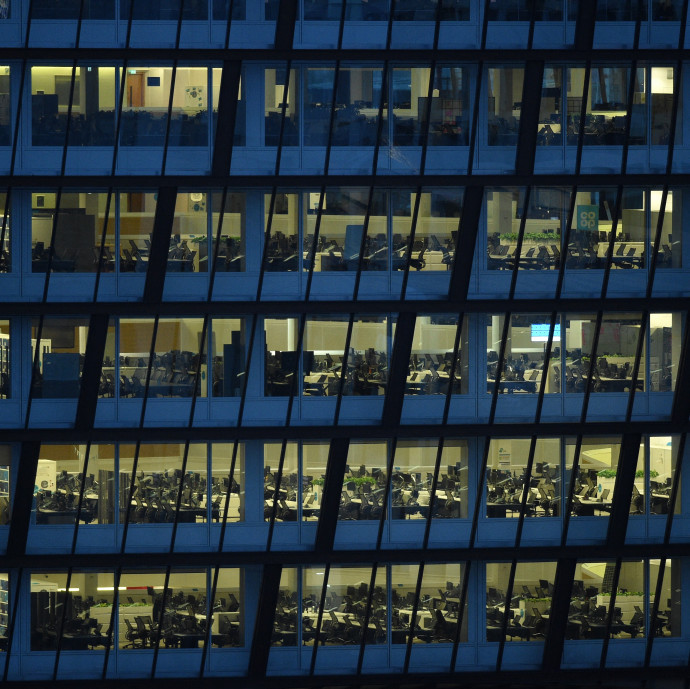 Rengeteg üres irodát lehetne lakássá alakítani, de állami ösztönzés nélkül erre aligha kerülhet sor