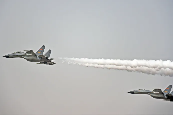 Három méterre közelített meg egy kínai katonai repülőgép egy amerikait