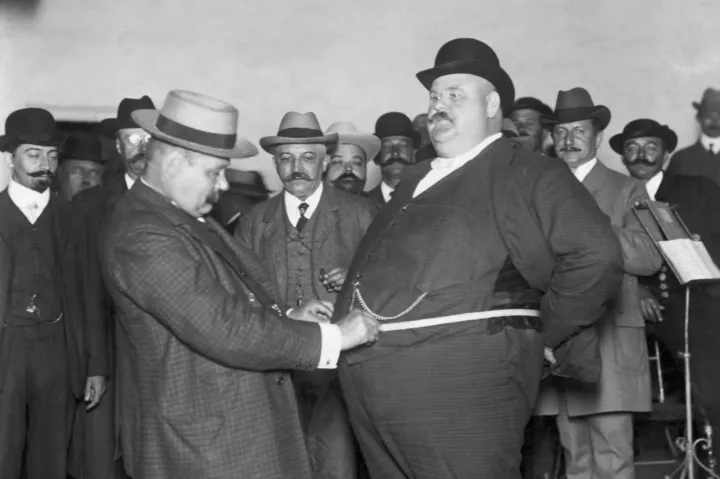 A kövér férfiak exkluzív klubokba tömörültek a századforduló idején Amerikában