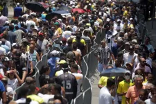 Több tízezren rótták le kegyeletüket Pelé ravatalánál