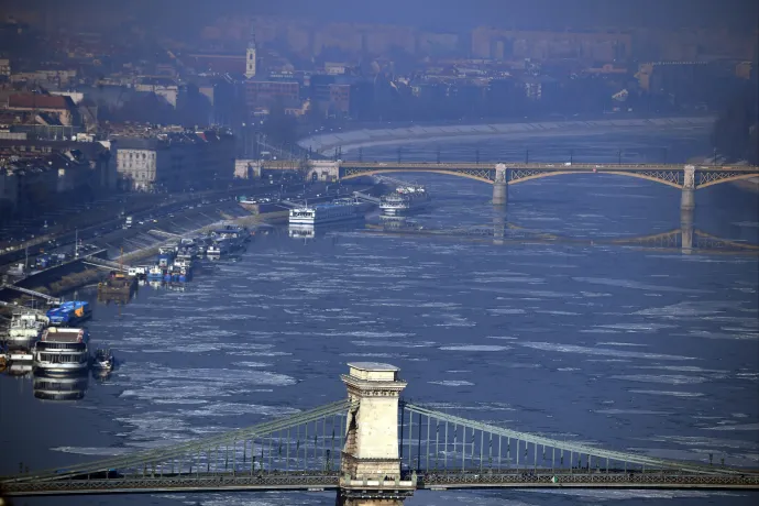 Kitiltaná a robogókat Budapest belvárosából a Levegő Munkacsoport