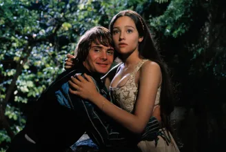 Az 1968-as Rómeó és Júlia egykori sztárjai kiskorúak bántalmazásáért perlik a Paramountot a film meztelen jelenete miatt