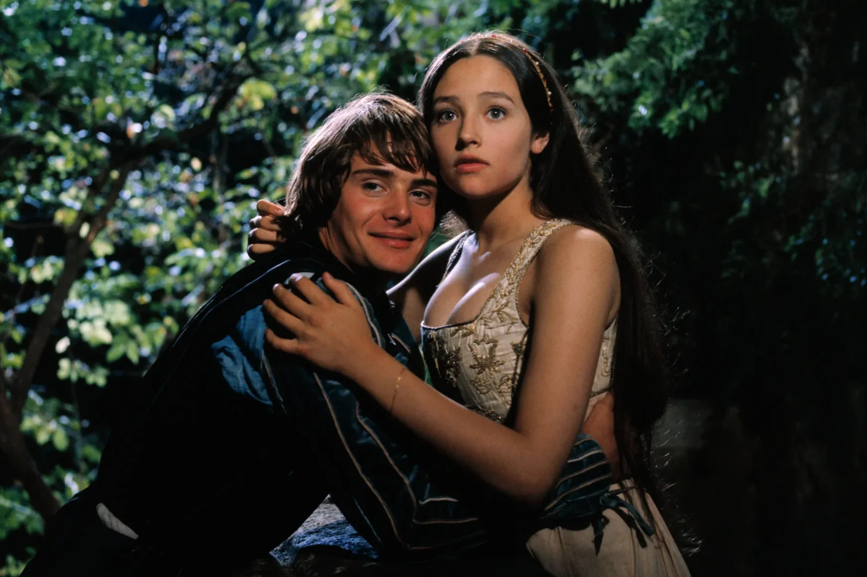 Az 1968-as Rómeó és Júlia egykori sztárjai kiskorúak bántalmazásáért perlik a Paramountot a film meztelen jelenete miatt