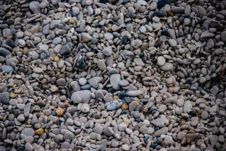 Brit tudósok átírták a kacsázás alaptételét: lapos kő helyett dobjunk krumpli alakúval