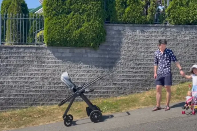 Rosszul alvó gyerekek szüleinek álma: az intelligens, motoros rásegítéses, beépített fehérzajos babakocsi