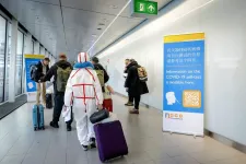 A kínai turistáknak maszkviselést, a kormányoknak negatív teszt előírását javasolják az EU tisztviselői