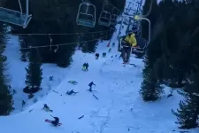 Biliárdgolyóként sodort el több síelőt egy magyar snowboardos Ausztriában