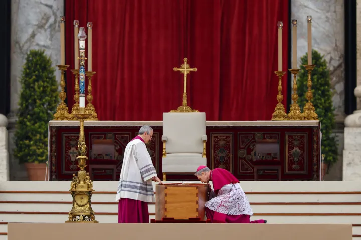 Eltemették XVI. Benedek emeritus pápát