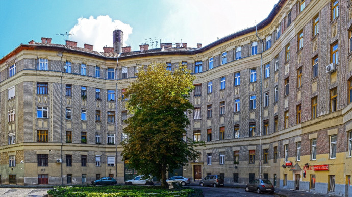Félkör alakú bérház Józsefvárosban. Fotó: Róka László/MTVA