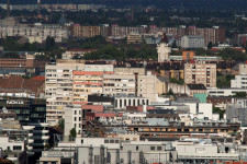 Hiába omlik szinte szó szerint a bérlők fejére az önkormányzati lakásuk, éveket kell várniuk a cserére Józsefvárosban