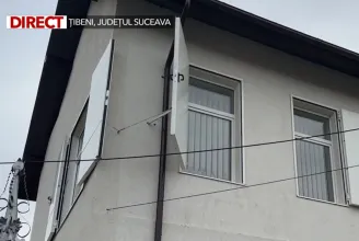 Korszerűsítés egy Suceava megyei iskolában: redőnyök helyett ajtókat szereltek az ablakokra