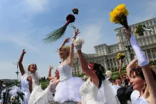 Miért van majdnem 135 ezerrel több házas nő, mint házas férfi Romániában?