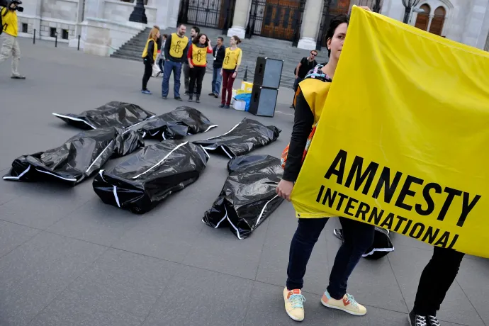 Munkahelyi bántalmazásról ír az Amnesty International Magyarország több volt munkatársa