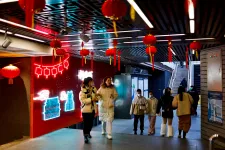 Kínai fiatalok direkt el akarják kapni a koronavírust