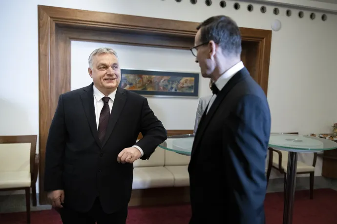 Orbán Viktor és Mateusz Morawiecki lengyel kormányfő az önálló Szlovákia megalakulásának 30. évfordulója alkalmából rendezett gálaesten Pozsonyban 2023. január 7-én – Fotó: Fischer Zoltán / Miniszterelnöki Sajtóiroda / MTI
