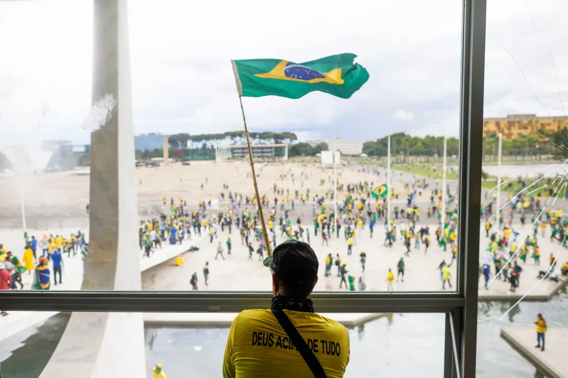 A kongresszus és a legfelsőbb bíróság épületébe is betörtek Bolsonaro támogatói Brazíliában