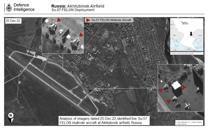  2022. december 25-i műholdfelvételeken öt Szu-57 Felon többcélú repülőgépet azonosítható az oroszországi Akhtubinsk repülőtéren – Fotó: Brit Védelmi Minisztérium 