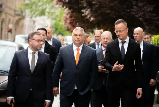 Orbán kijelölte a magyar középhatalmiság útját, ami zsibbasztó közhelyekkel van kikövezve