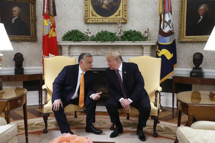 Donald Trump és Orbán Viktor miniszterelnök megbeszélést folytat a washingtoni Fehér Ház ovális irodájában 2019. május 13-án – Fotó: Koszticsák Szilárd / MTI