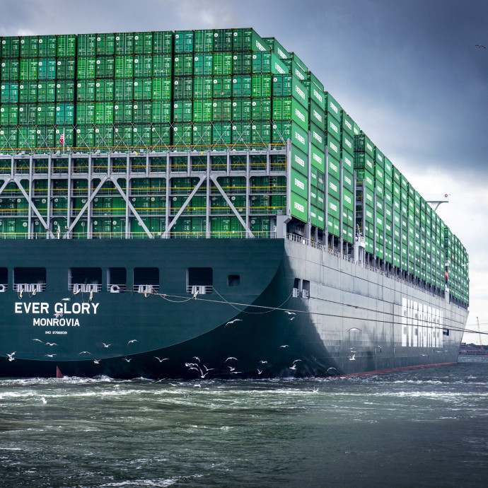 50 havi fizetésnek megfelelő bónuszt osztott ki a cég, aminek teherhajója keresztbe állt a Szuezi-csatornában