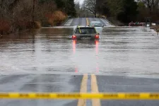 Teljes településeket telepítettek ki az áradások miatt Kaliforniában, 12 halálos áldozata van a viharos időjárásnak