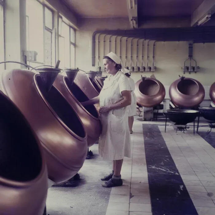 A kolozsvári Spicul cukorkagyár, 1969 – Fotó: Dolgozó Nő / Minerva Fotóarchívum