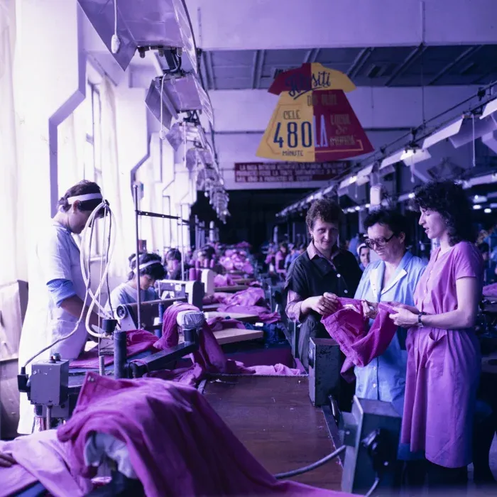 A nagybányai konfekció gyár dolgozói, 1989 – Fotó: Dolgozó Nő / Minerva Fotóarchívum