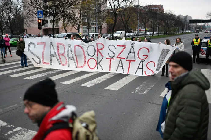 Még ha az összes órát meg is kell tartani, a felénél mindet abbahagyhatják majd a sztrájkoló tanárok