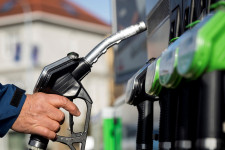 2015-be lökték vissza a magyar pénztárcák vásárlóerejét a környék legmagasabb üzemanyagárai