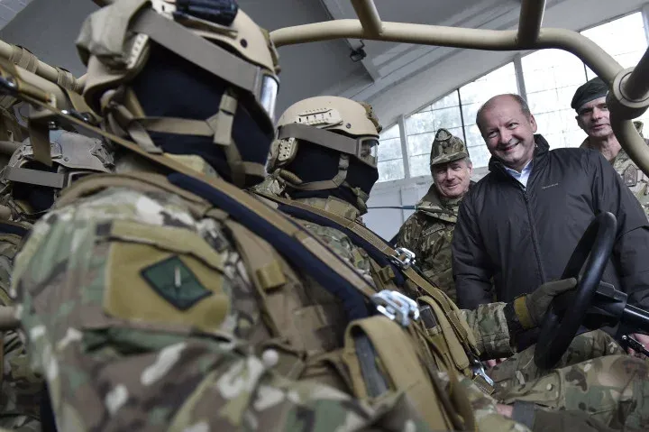 Minister of Defence István Simicskó and Chief of the Defence Staff Tibor Benkő at the handover ceremony of the Polaris MRZR-4 ultra-light tactical vehicles at the Ittebei Kiss József helicopter base in Szolnok on 29 March 2018 – Photo: Zoltán Máthé / MTI