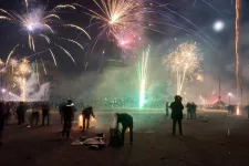 Német rendőröket és tűzoltókat lőttek tűzijátékkal: újra fellángolt a vita a migrációról